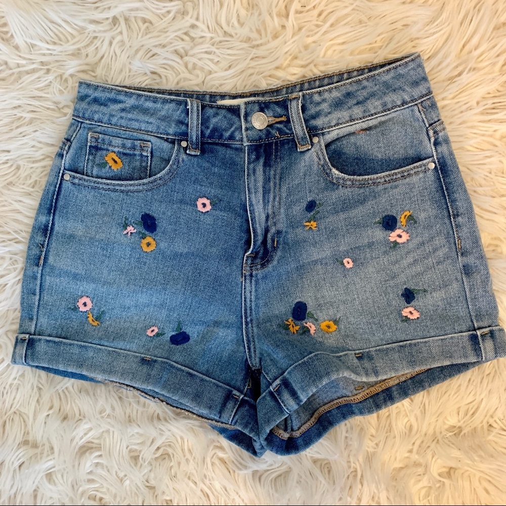 Pacsun embroidered mom short size 25